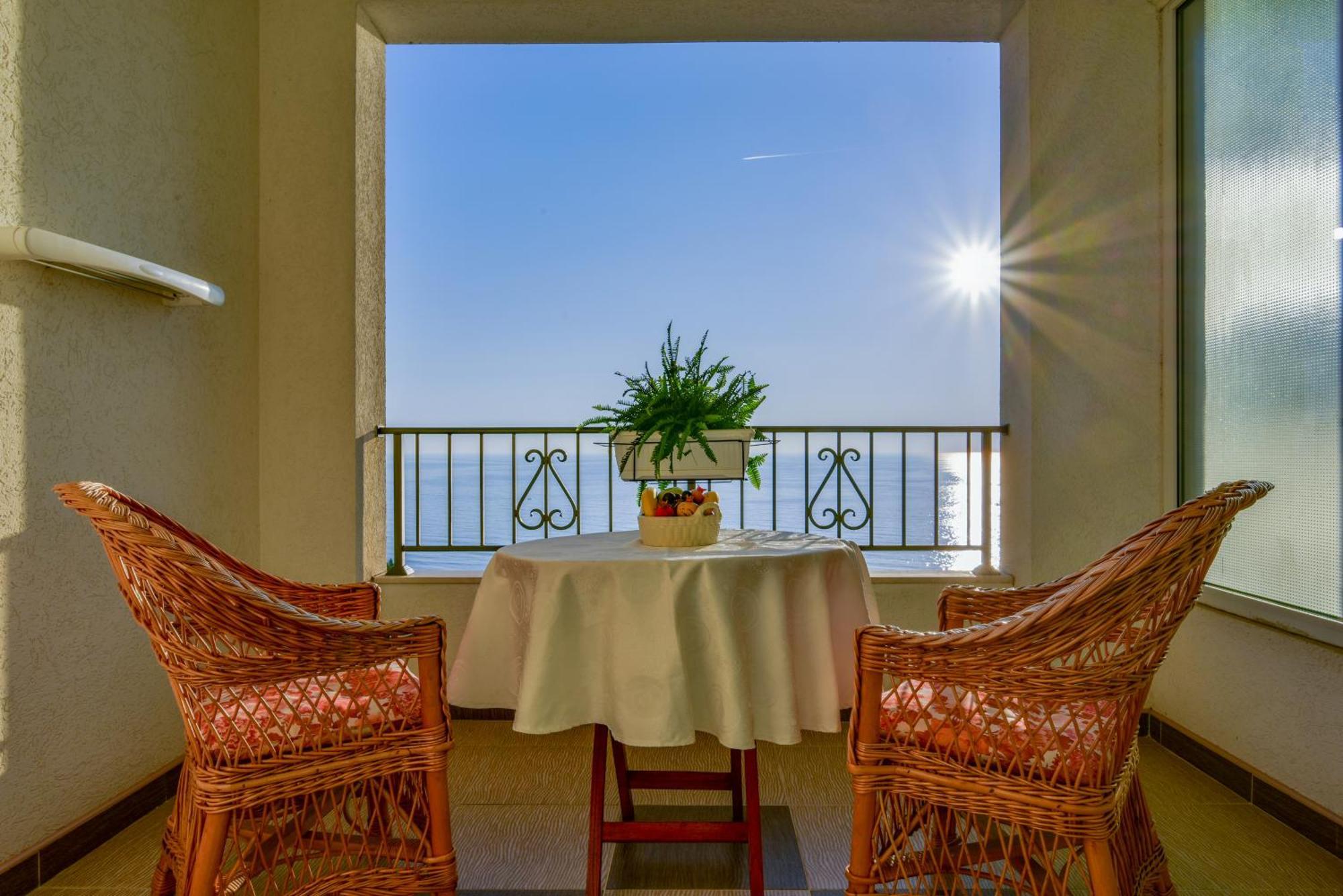 Apartments Leut Sveti Stefan Ruang foto