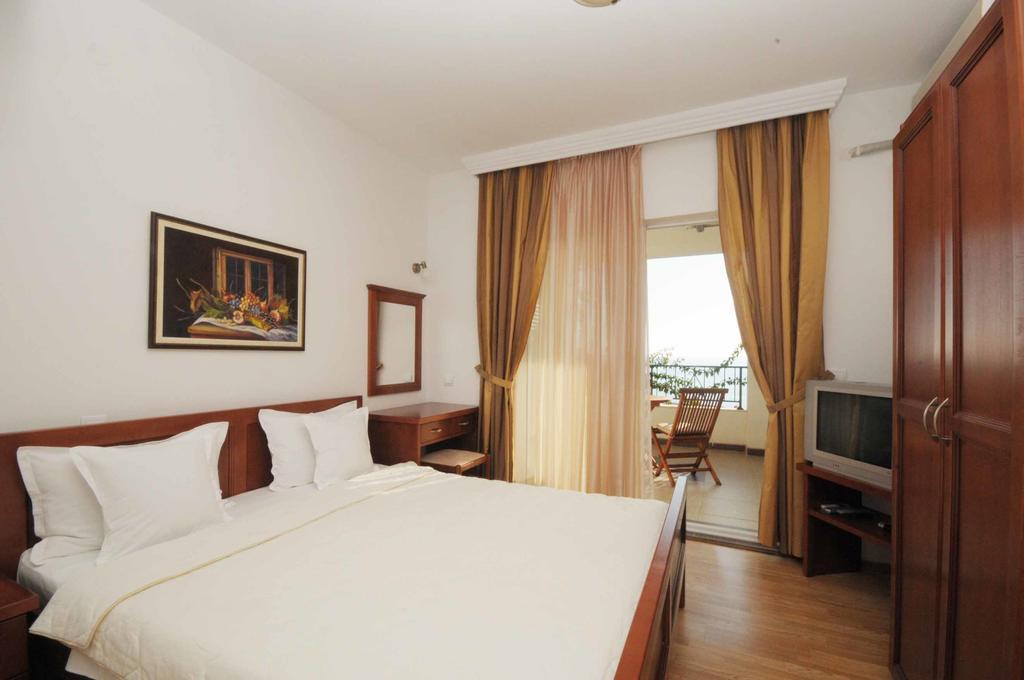 Apartments Leut Sveti Stefan Bagian luar foto