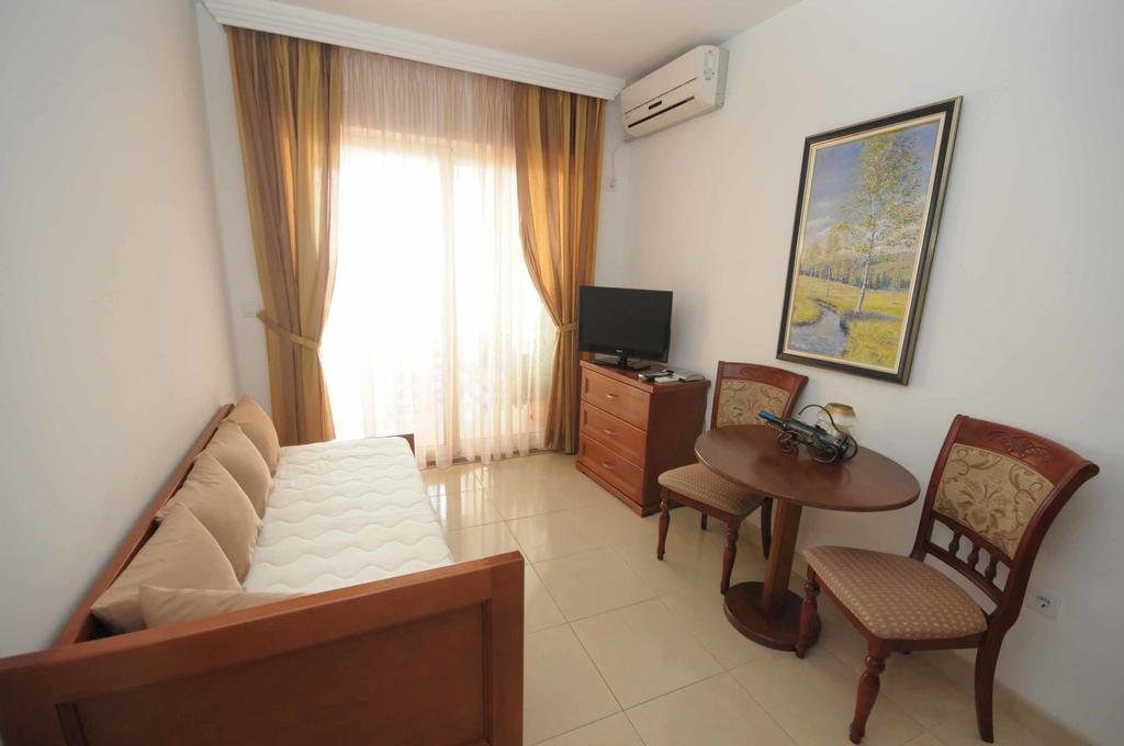 Apartments Leut Sveti Stefan Bagian luar foto