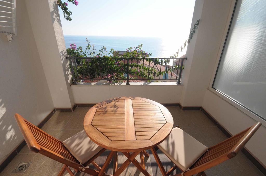 Apartments Leut Sveti Stefan Bagian luar foto