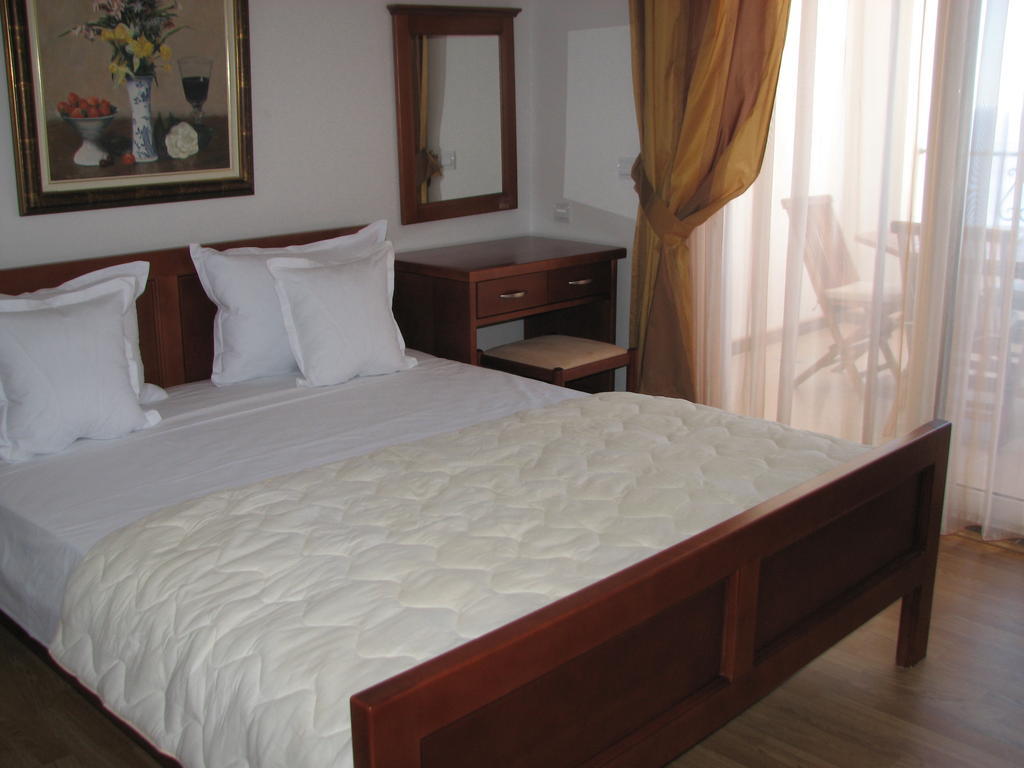 Apartments Leut Sveti Stefan Ruang foto