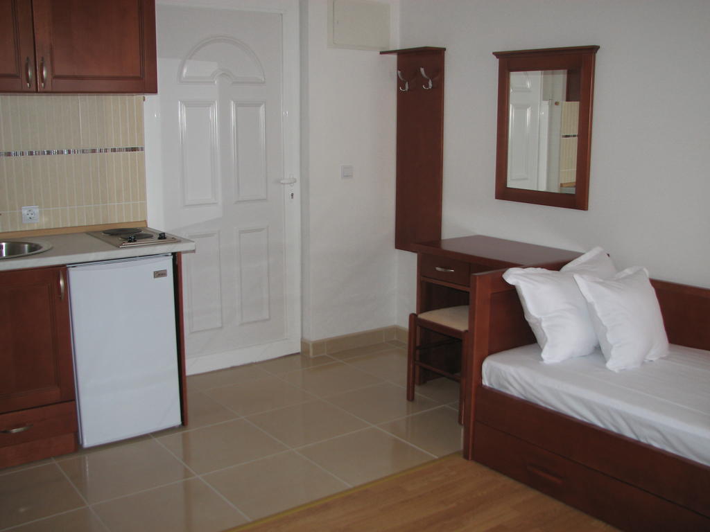 Apartments Leut Sveti Stefan Ruang foto